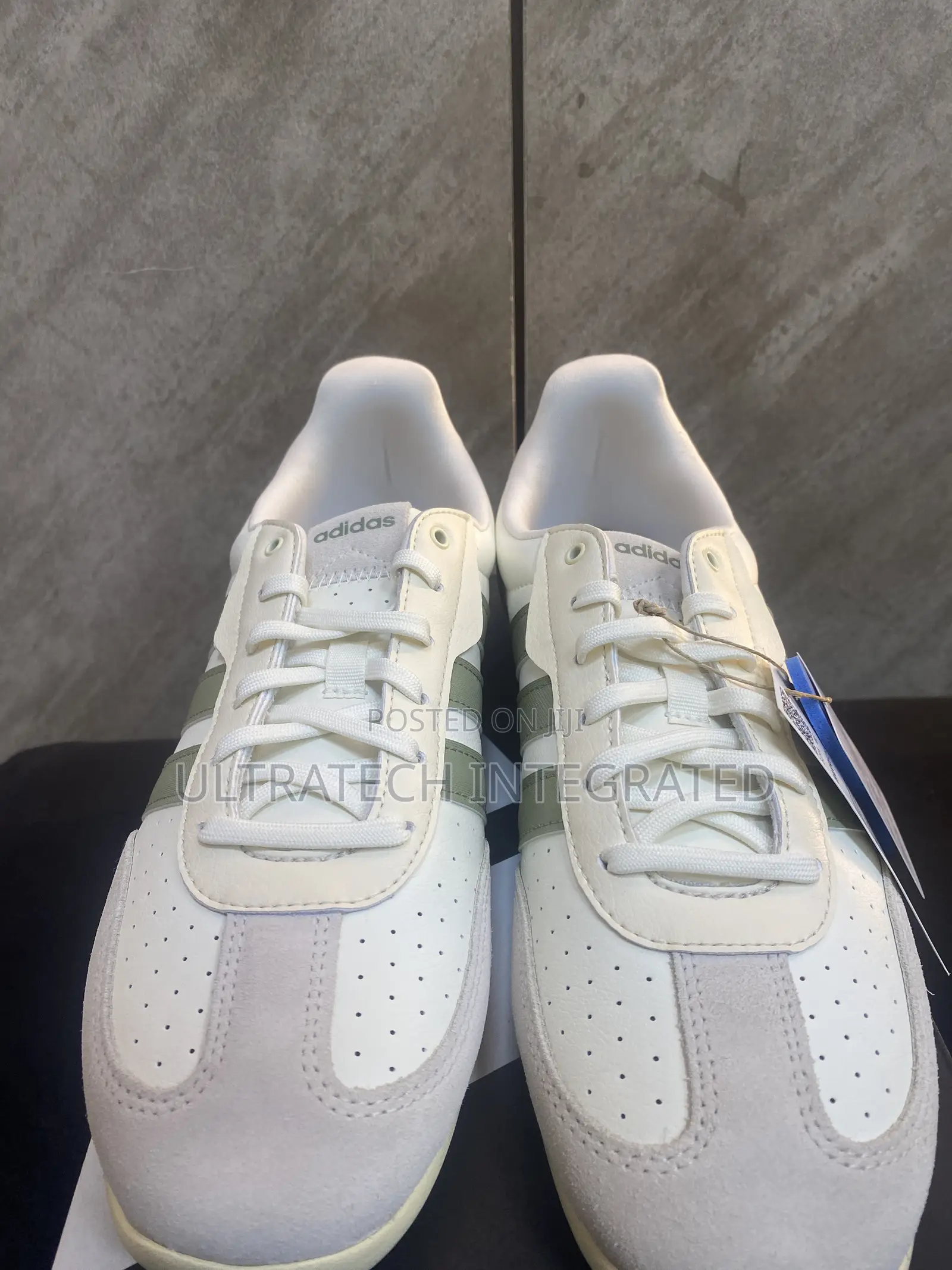 Adidas Men’s VS Jog Retro Runner Sneaker