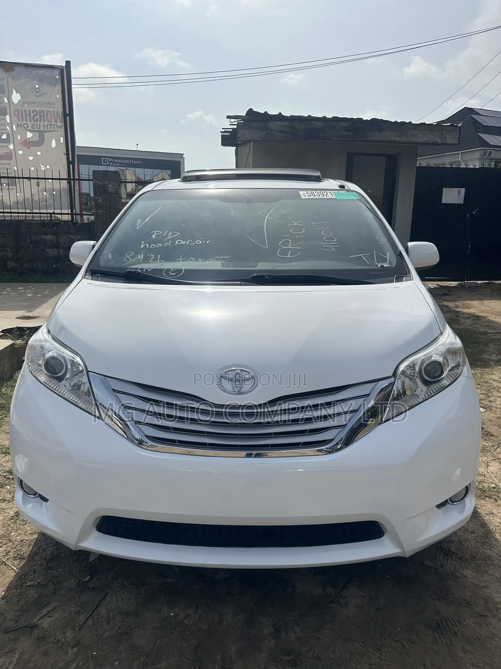 Toyota Sienna XLE 8-Passenger 4dr Minivan (3.5L 6cyl 6A) 2014 White