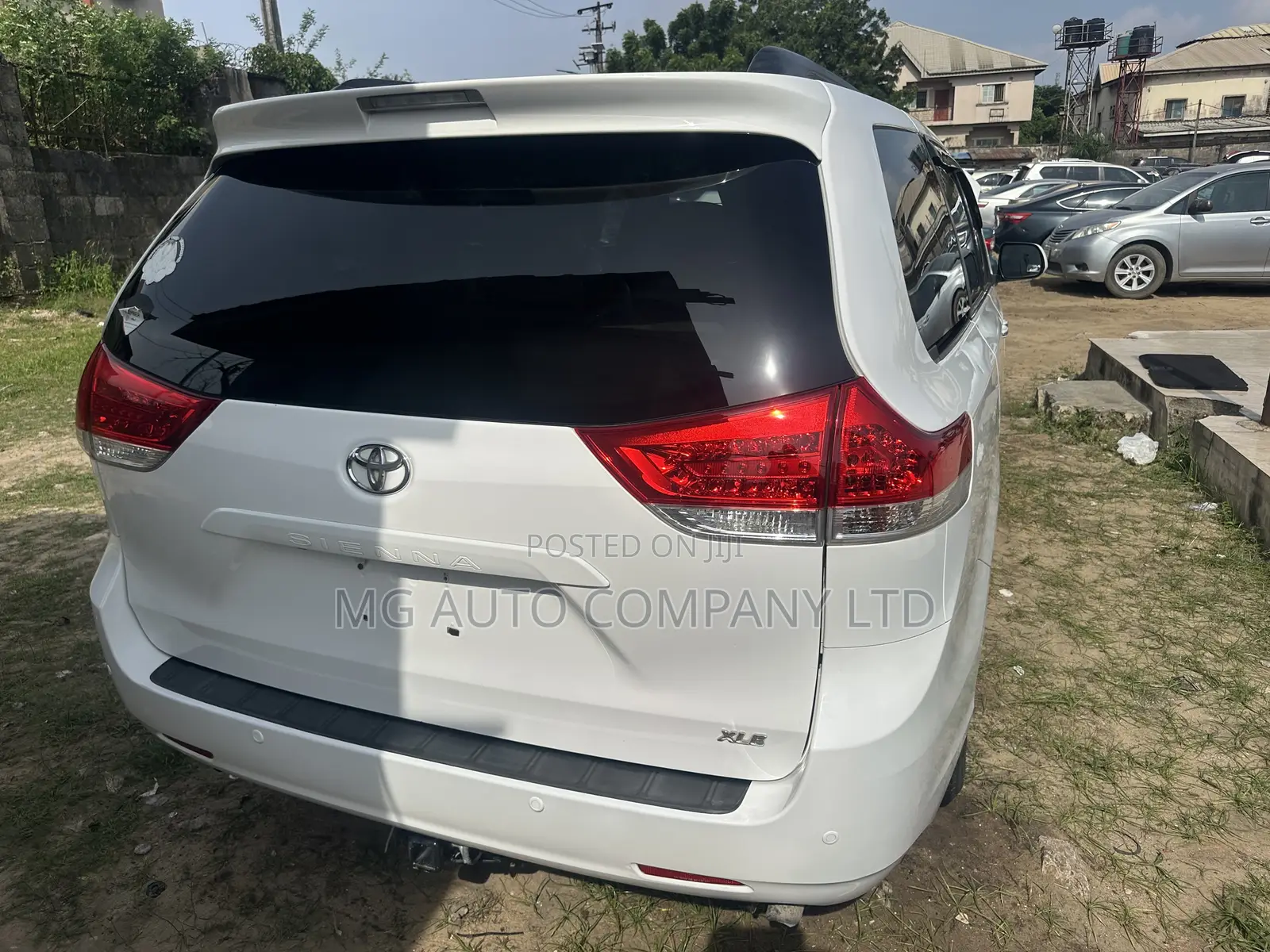 Toyota Sienna XLE 8-Passenger 4dr Minivan (3.5L 6cyl 6A) 2014 White