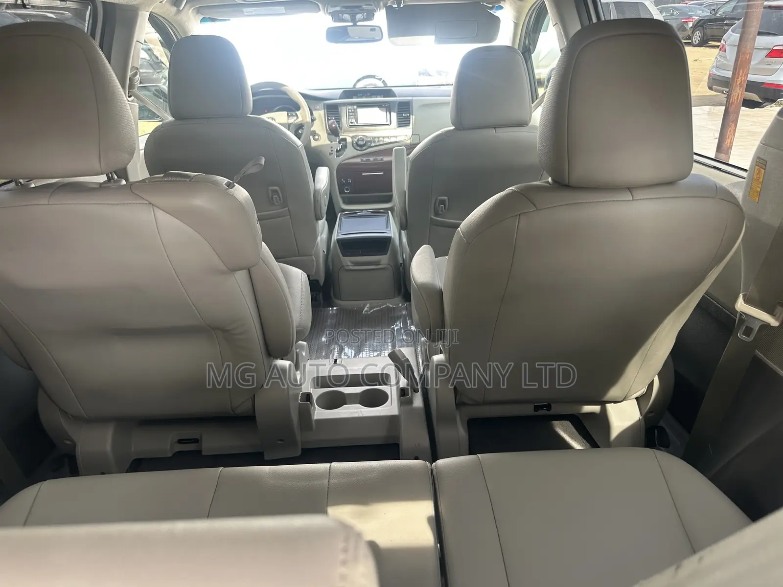Toyota Sienna XLE 8-Passenger 4dr Minivan (3.5L 6cyl 6A) 2014 White
