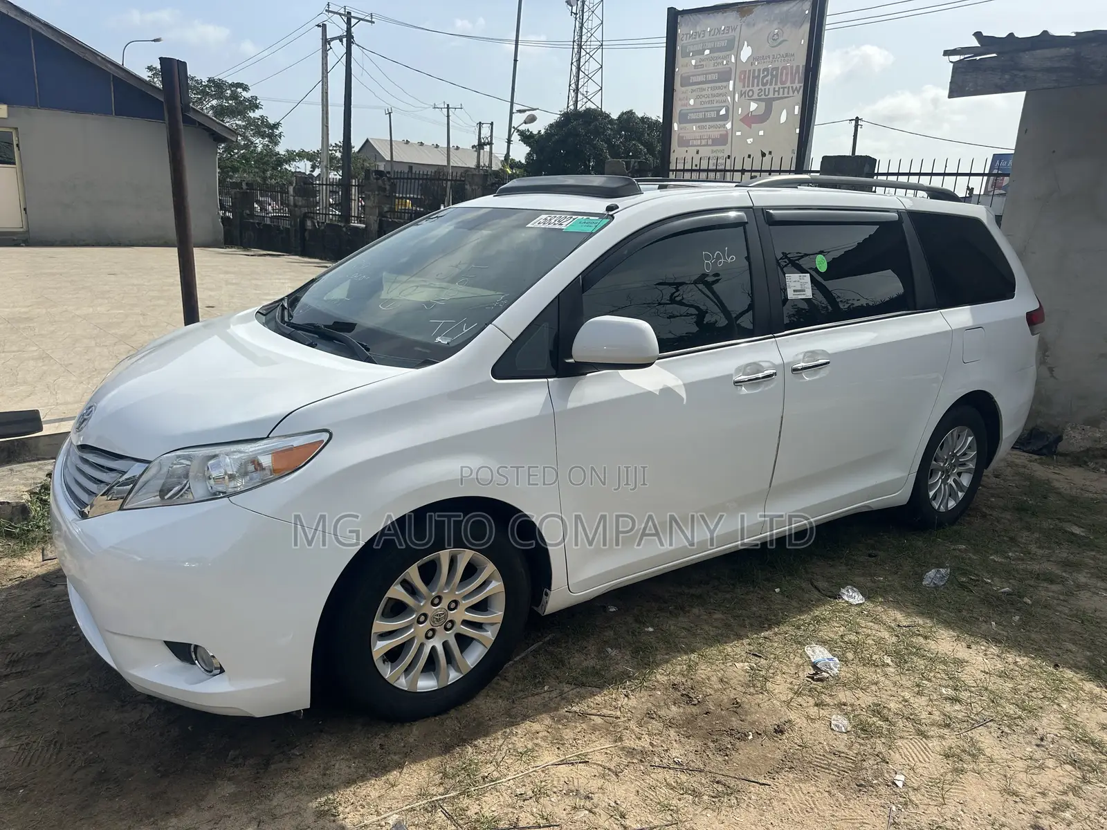 Toyota Sienna XLE 8-Passenger 4dr Minivan (3.5L 6cyl 6A) 2014 White