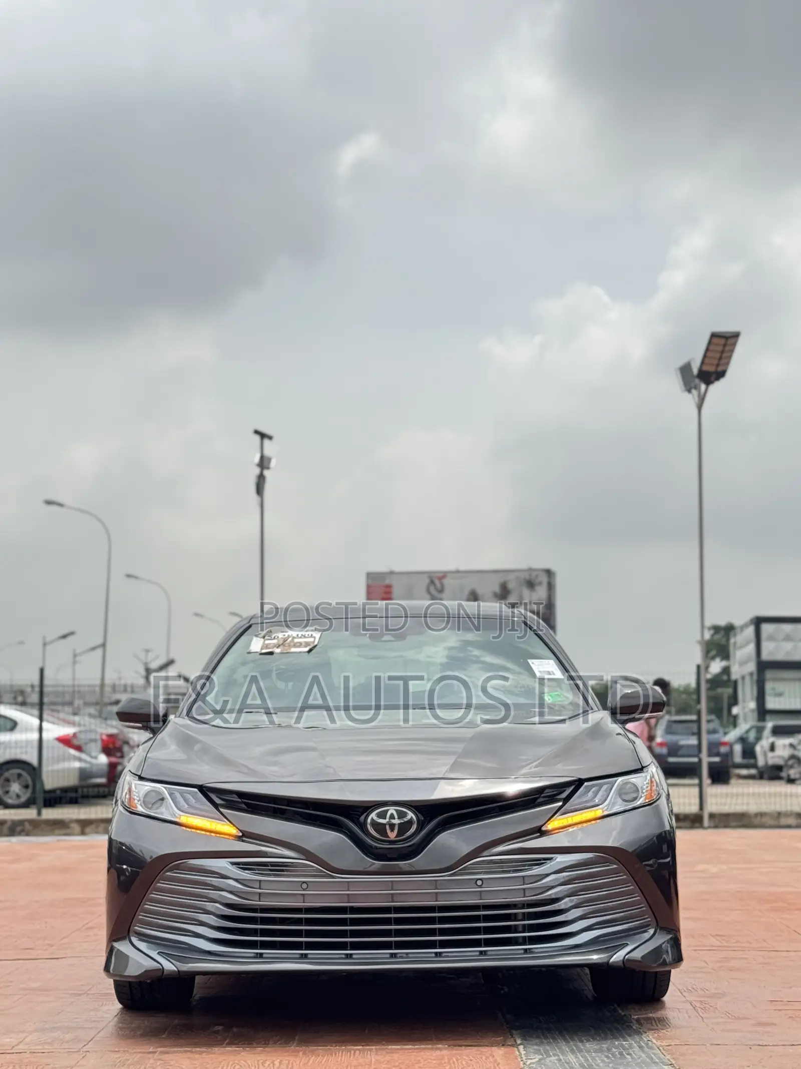 Toyota Camry XLE (2.5L 4cyl 8A) 2019 Brown