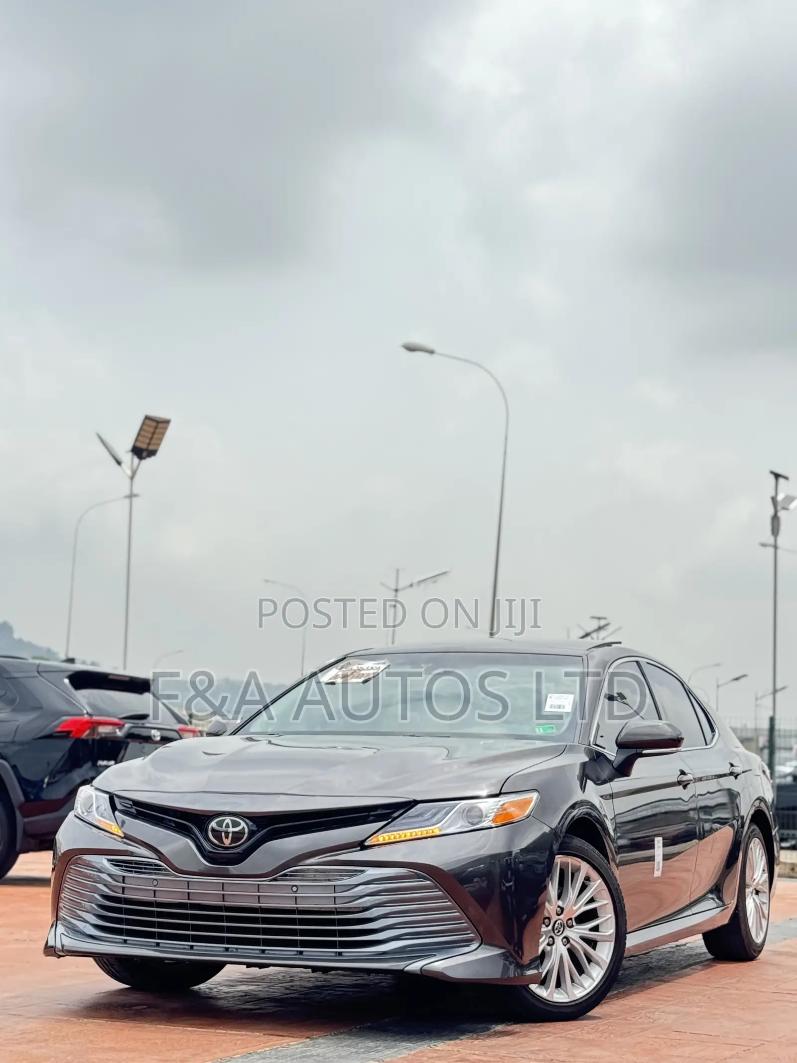 Toyota Camry XLE (2.5L 4cyl 8A) 2019 Brown