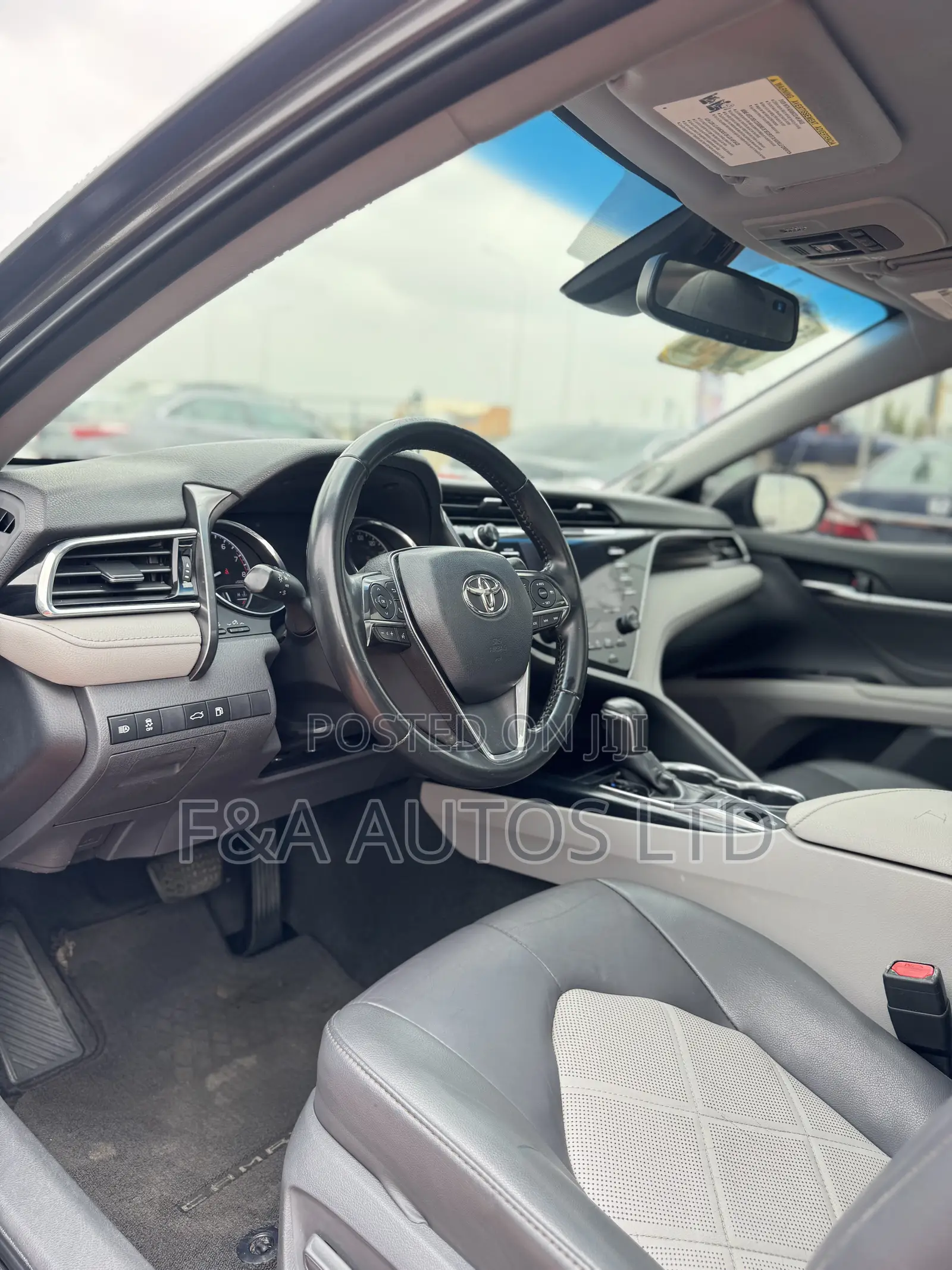 Toyota Camry XLE (2.5L 4cyl 8A) 2019 Brown