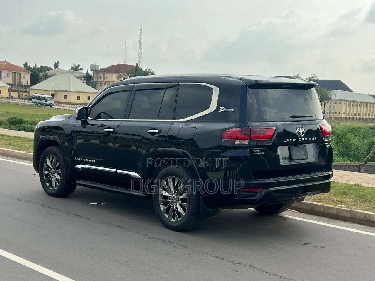 Toyota Land Cruiser LC300 2025 Black