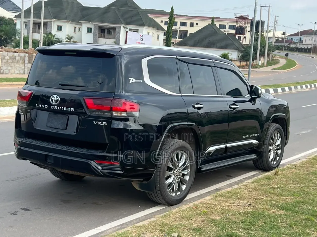Toyota Land Cruiser LC300 2025 Black