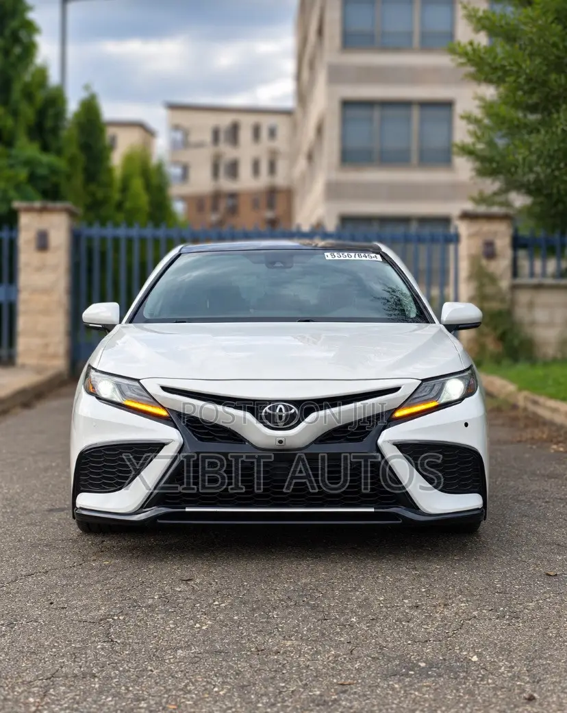 Toyota Camry XSE 2021 White