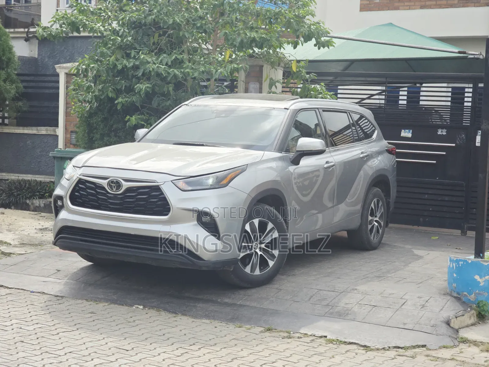 Toyota Highlander XLE 2022 Silver
