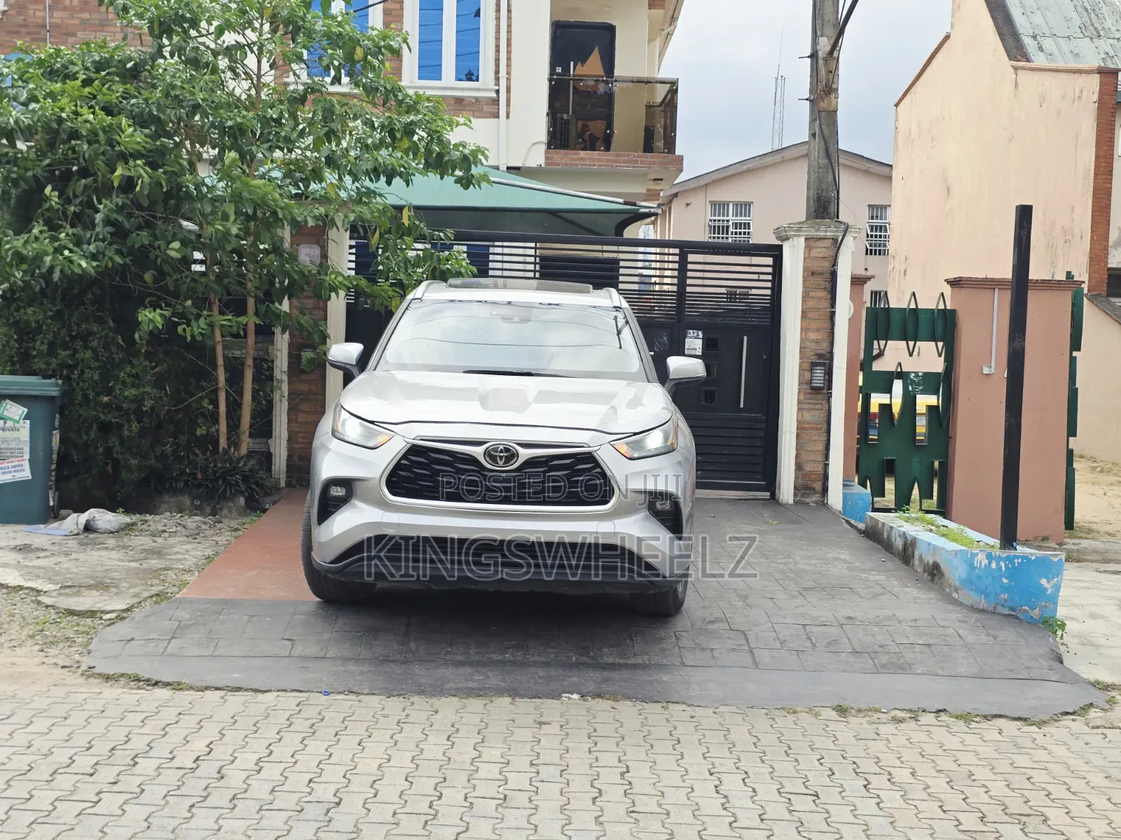 Toyota Highlander XLE 2022 Silver