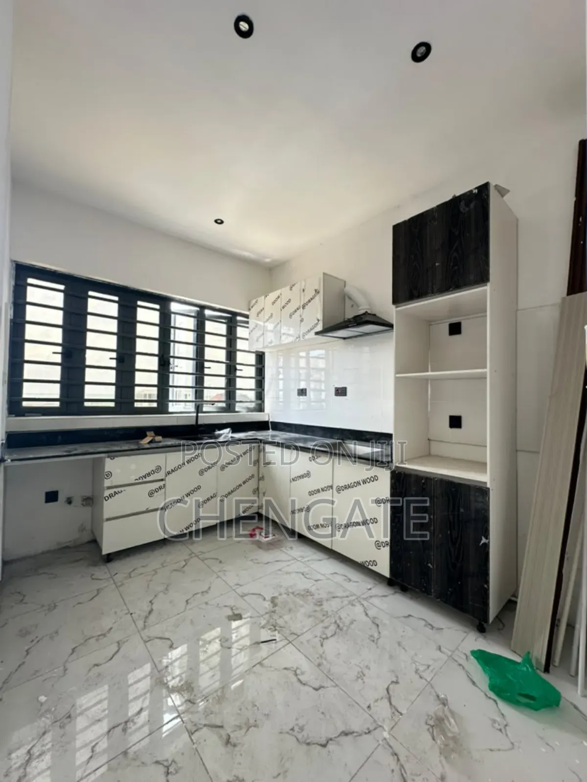 3bdrm Penthouse in Ikate for sale