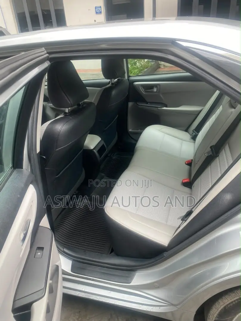 Toyota Camry SE 4dr Sedan (2.5L 4cyl 6A) 2017 Gray