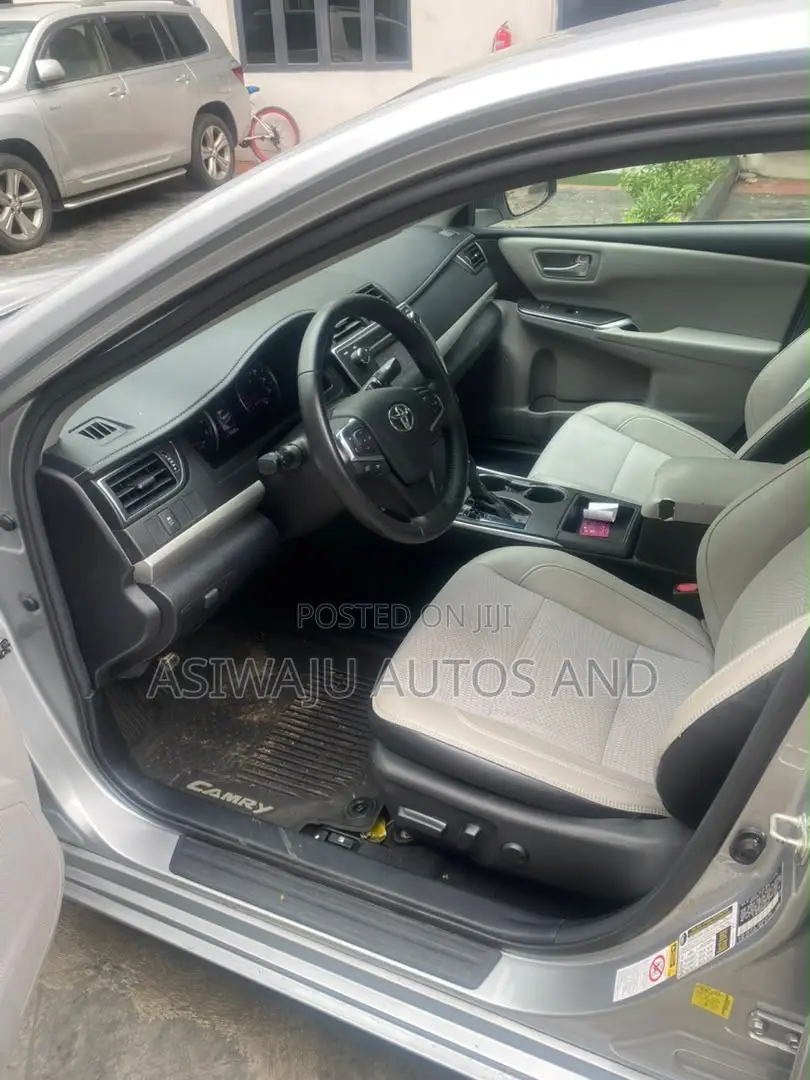 Toyota Camry SE 4dr Sedan (2.5L 4cyl 6A) 2017 Gray