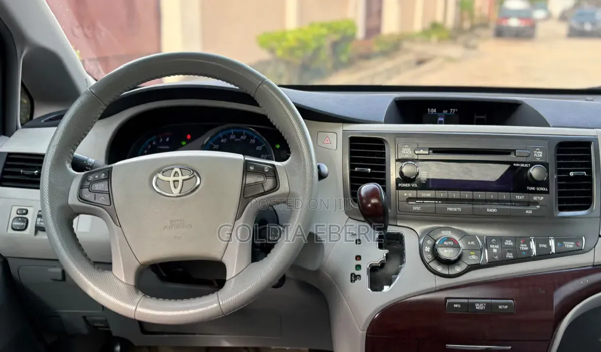 Toyota Sienna 2012 Black