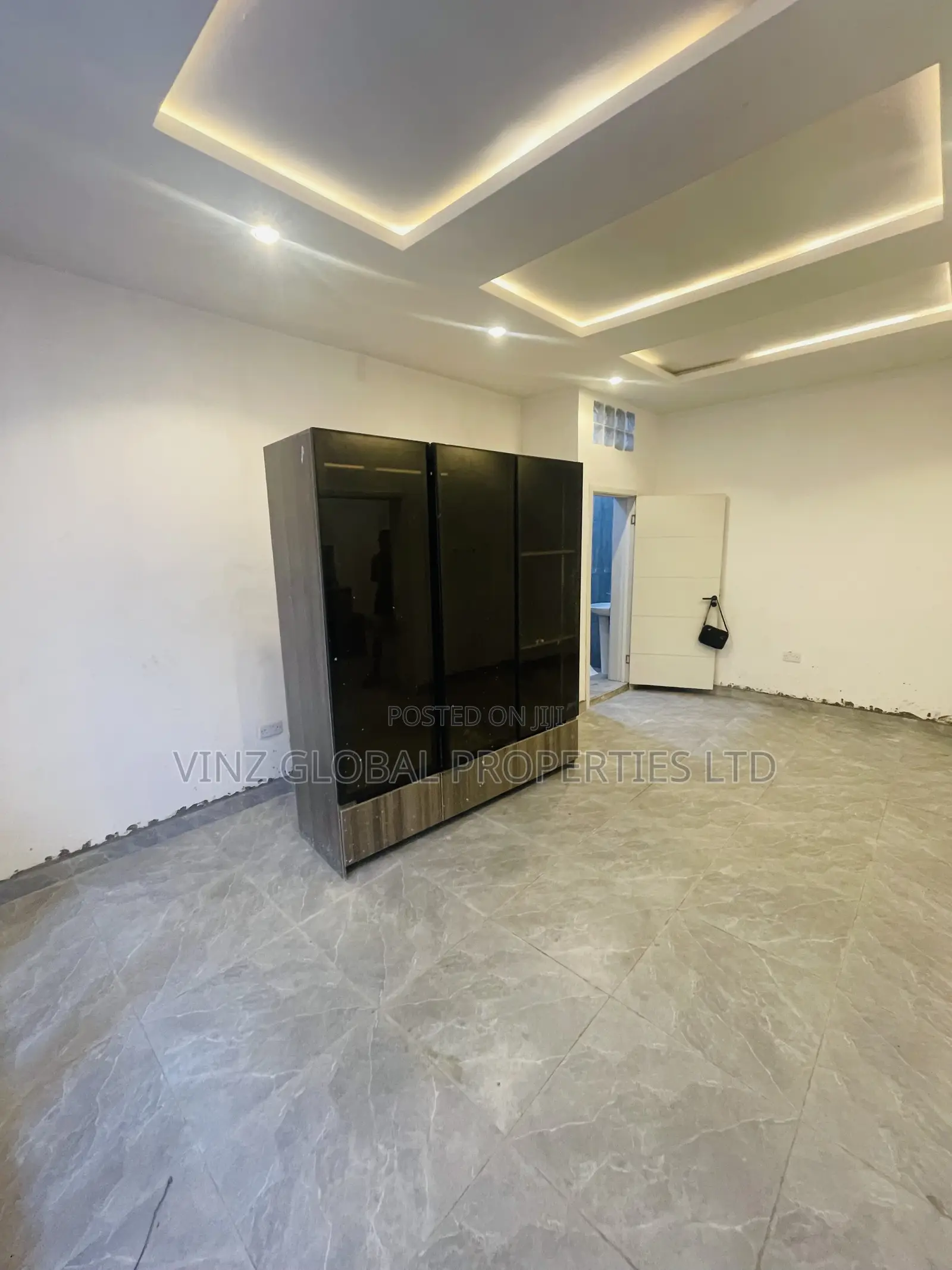 1bdrm Apartment in Lekki Phase 1 for rent