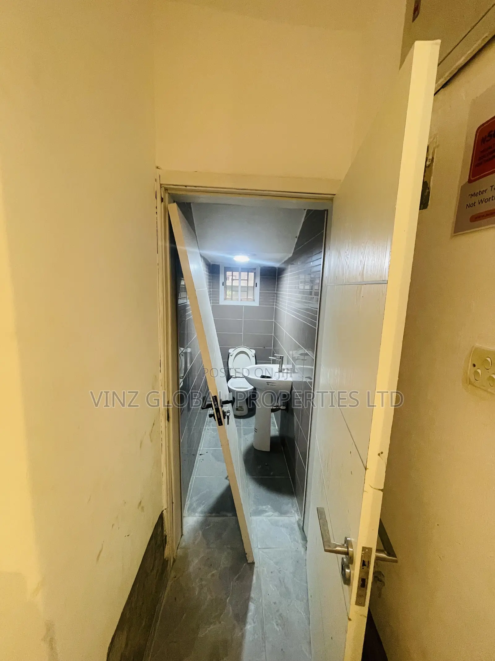 1bdrm Apartment in Lekki Phase 1 for rent