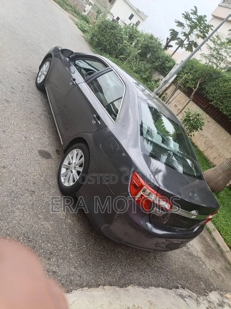 Toyota Camry XLE 4dr Sedan (2.5L 4cyl 6A) 2013 Gray