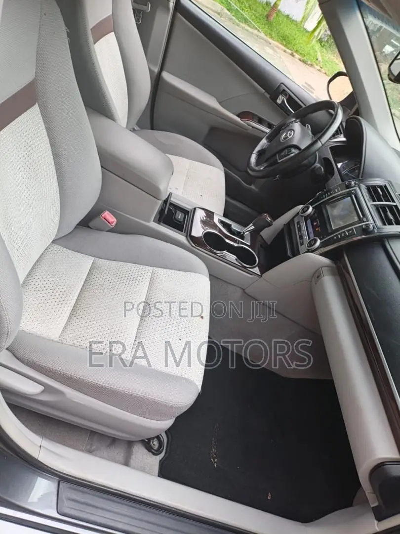 Toyota Camry XLE 4dr Sedan (2.5L 4cyl 6A) 2013 Gray