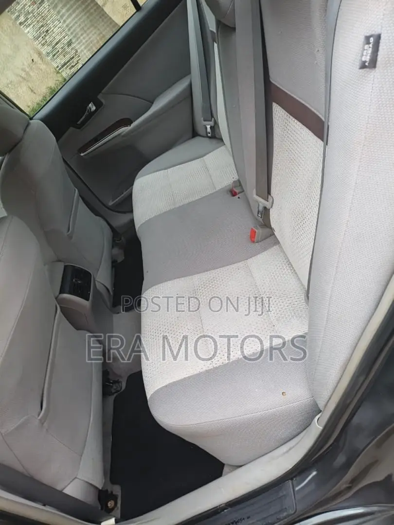 Toyota Camry XLE 4dr Sedan (2.5L 4cyl 6A) 2013 Gray