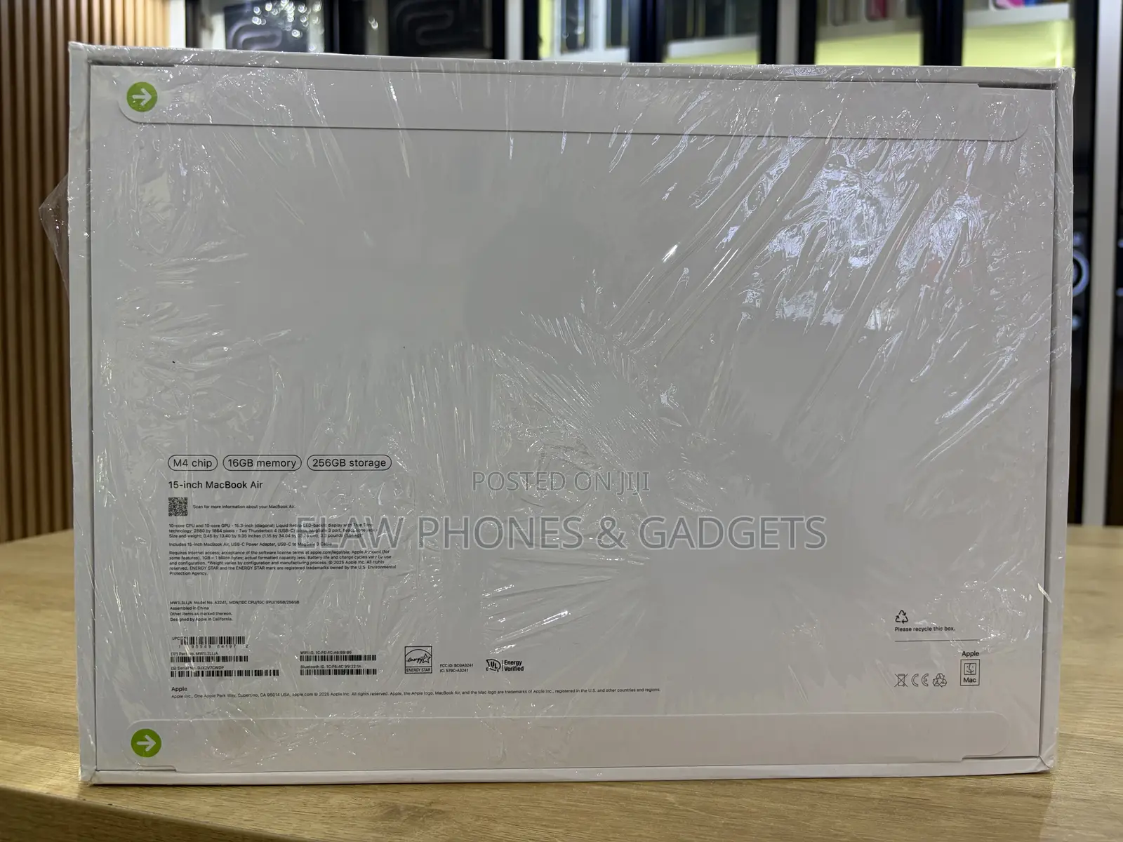 New Laptop Apple MacBook Air 2025 M4 16GB Apple M4 SSD 256GB