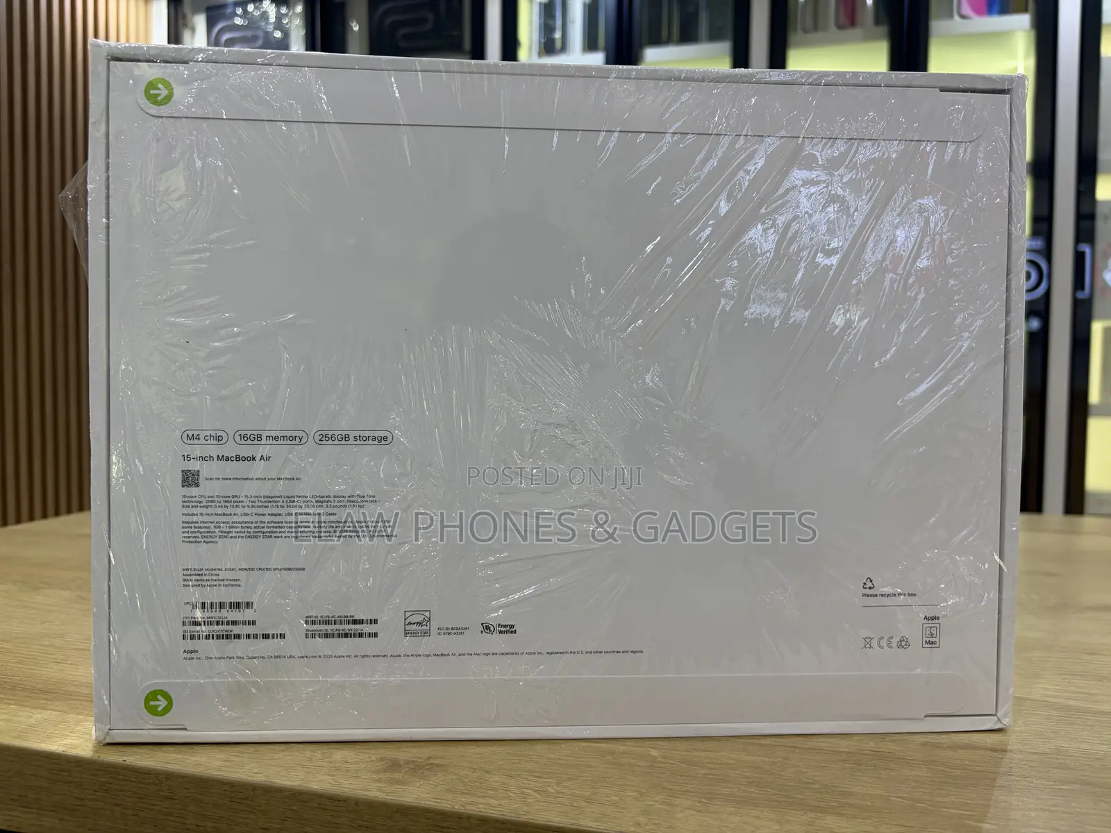 New Laptop Apple MacBook Air 2025 M4 16GB Apple M4 SSD 256GB