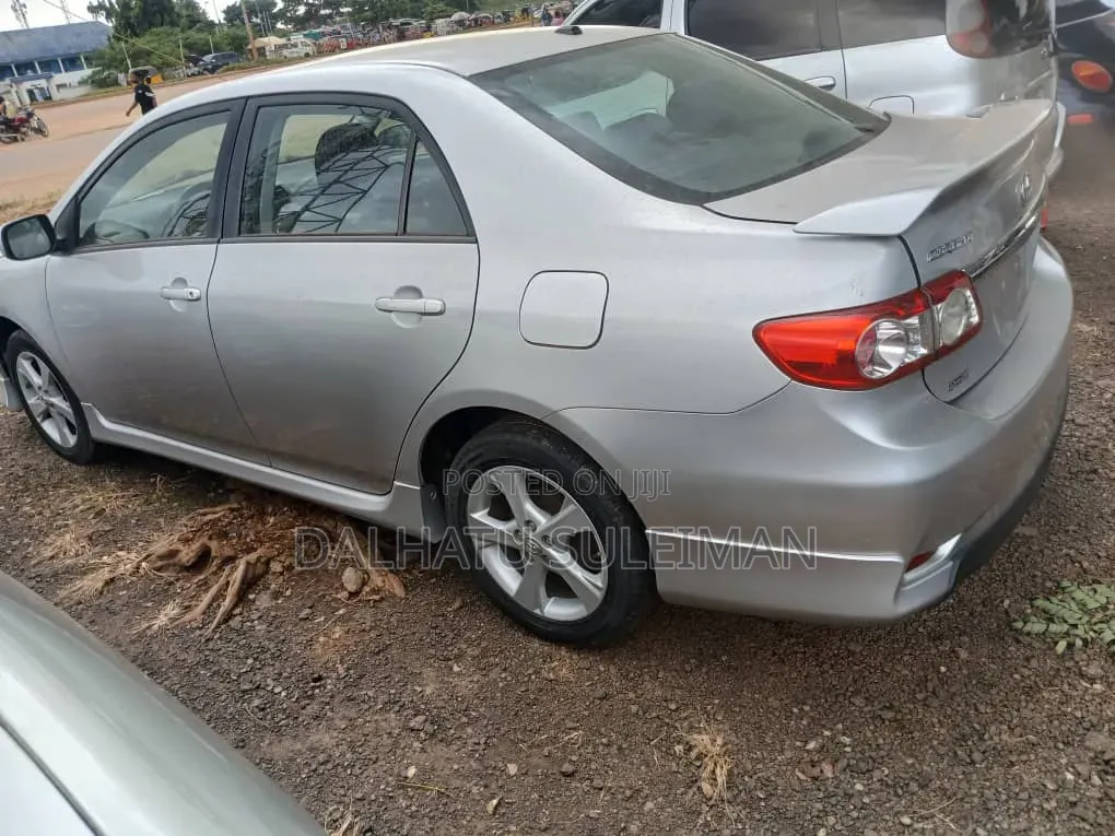 Toyota Corolla 2012 Silver