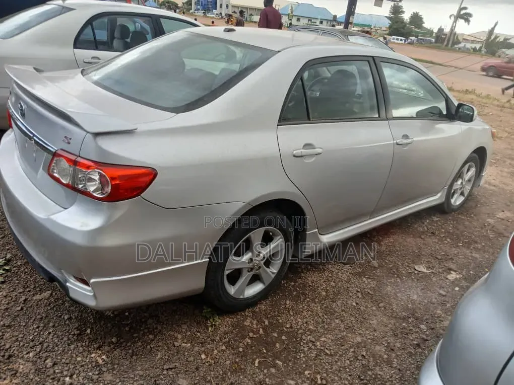 Toyota Corolla 2012 Silver