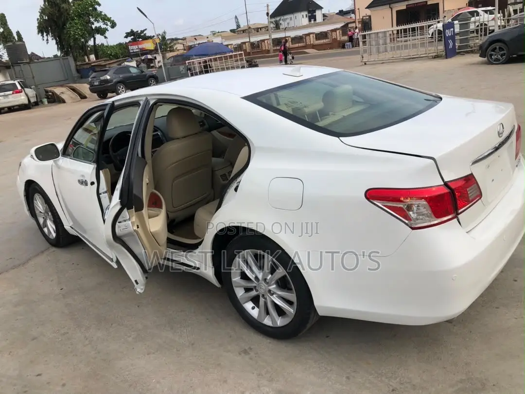 Lexus ES 2012 White