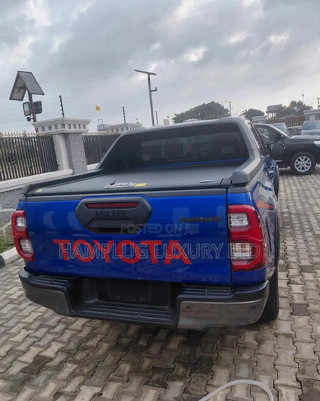 Toyota Hilux 2022 Blue