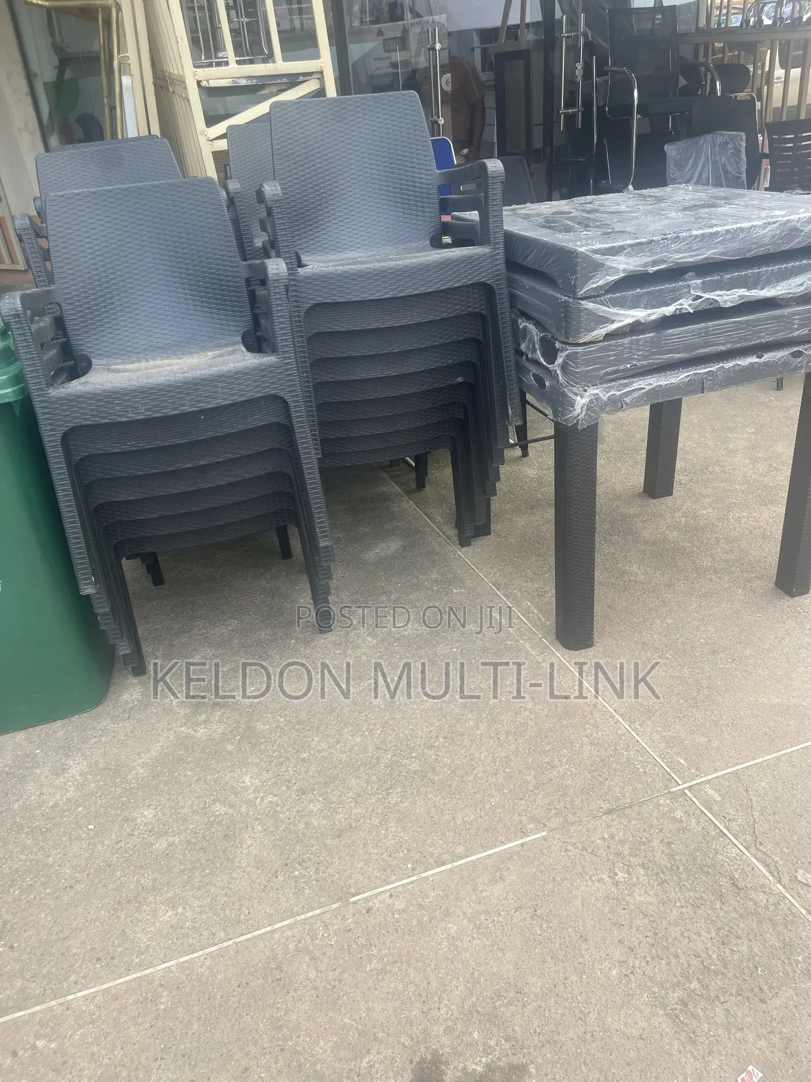 Plastic Outdoor Garden Set of Chairs and Table