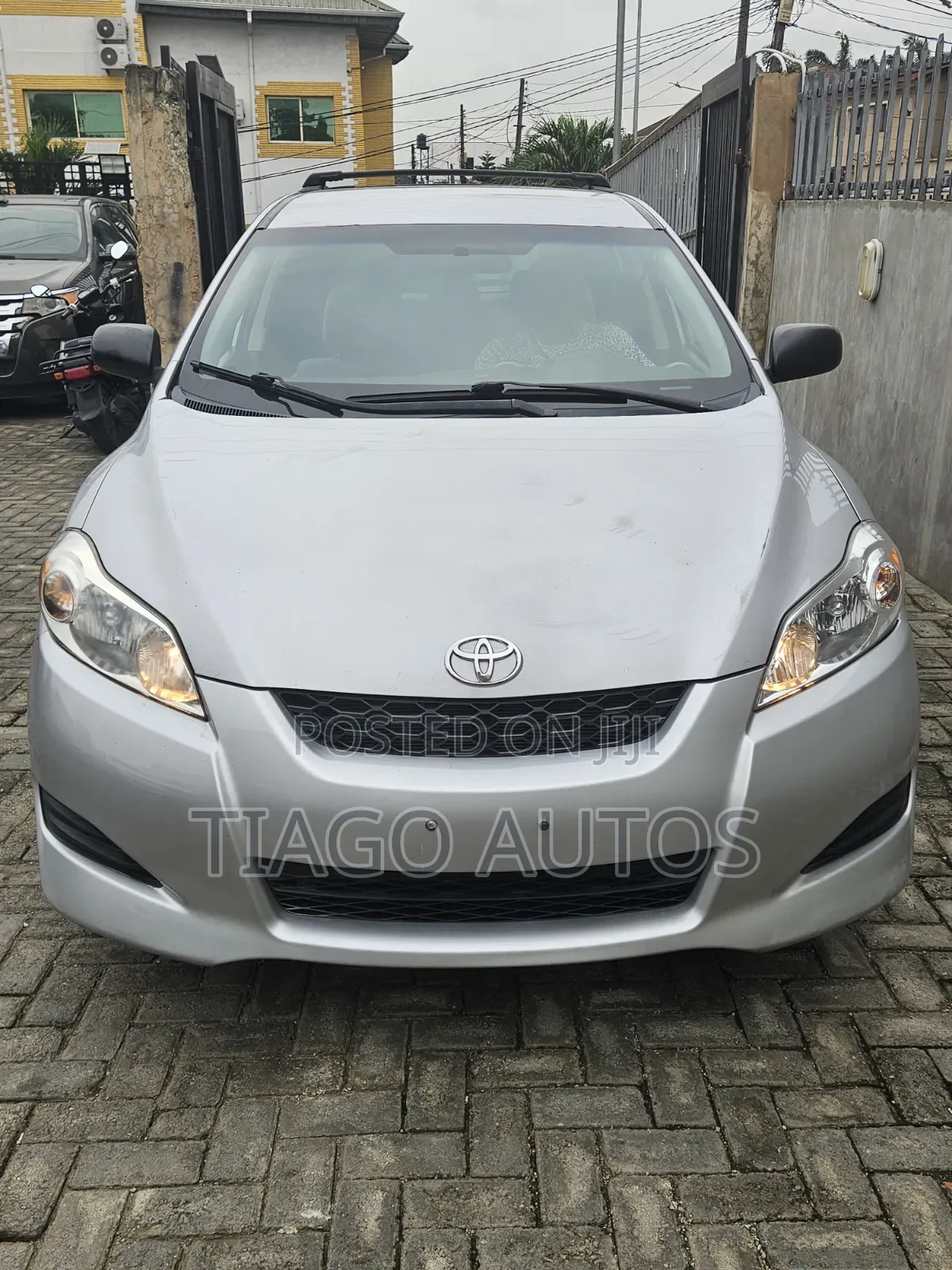 Toyota Matrix S Hatchback AWD (2.4L 4cyl 4A) 2011 Silver