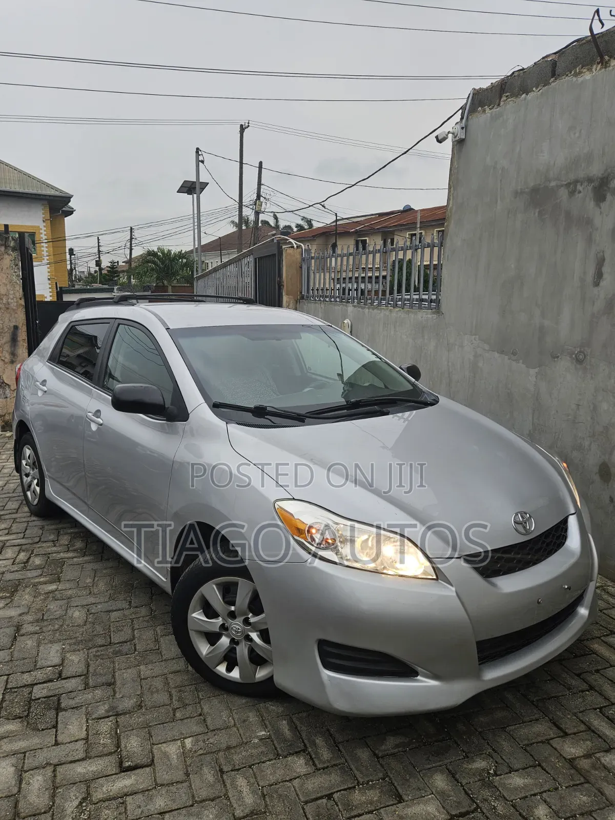 Toyota Matrix S Hatchback AWD (2.4L 4cyl 4A) 2011 Silver