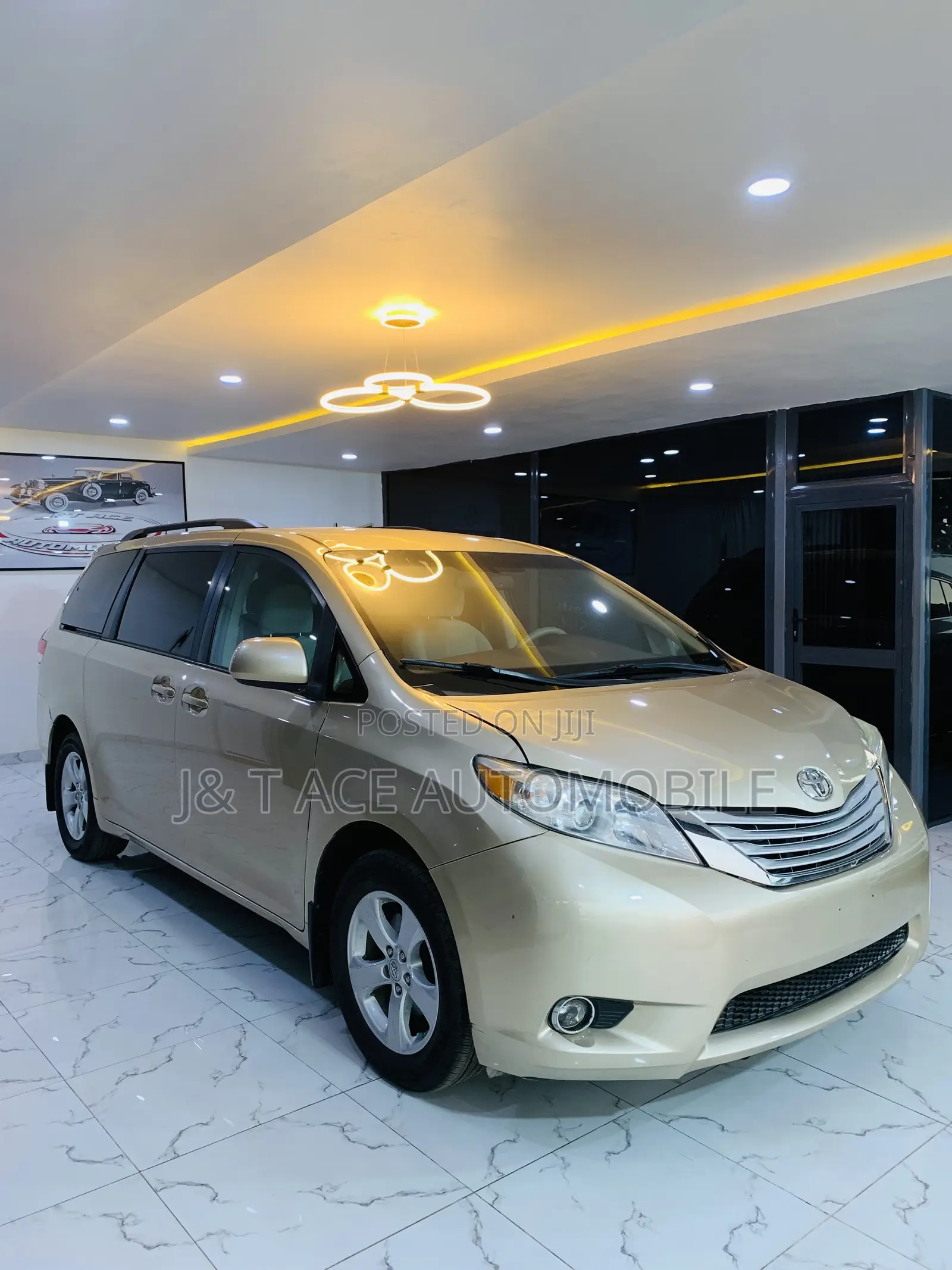 Toyota Sienna 2010 Gold