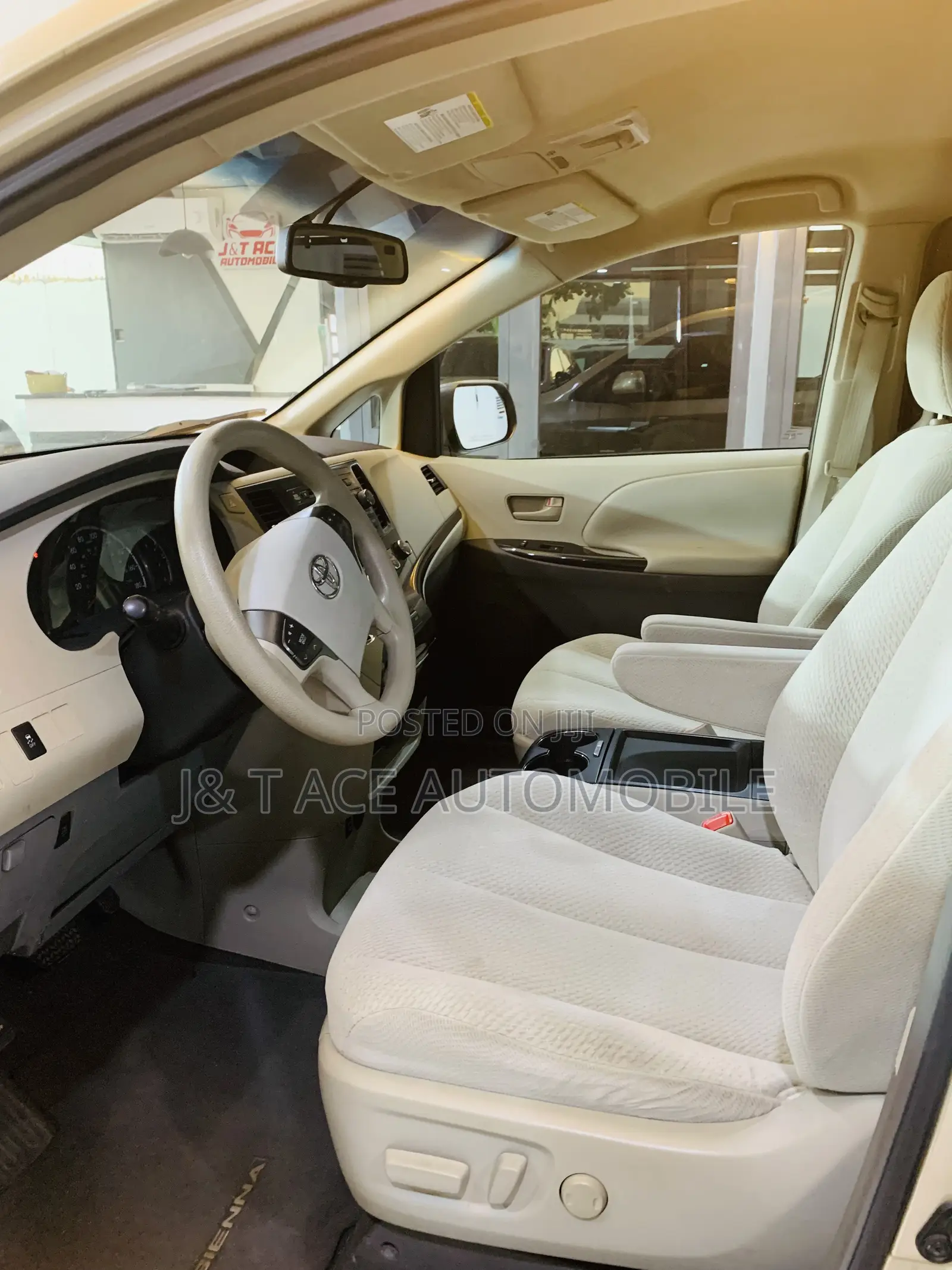 Toyota Sienna 2010 Gold