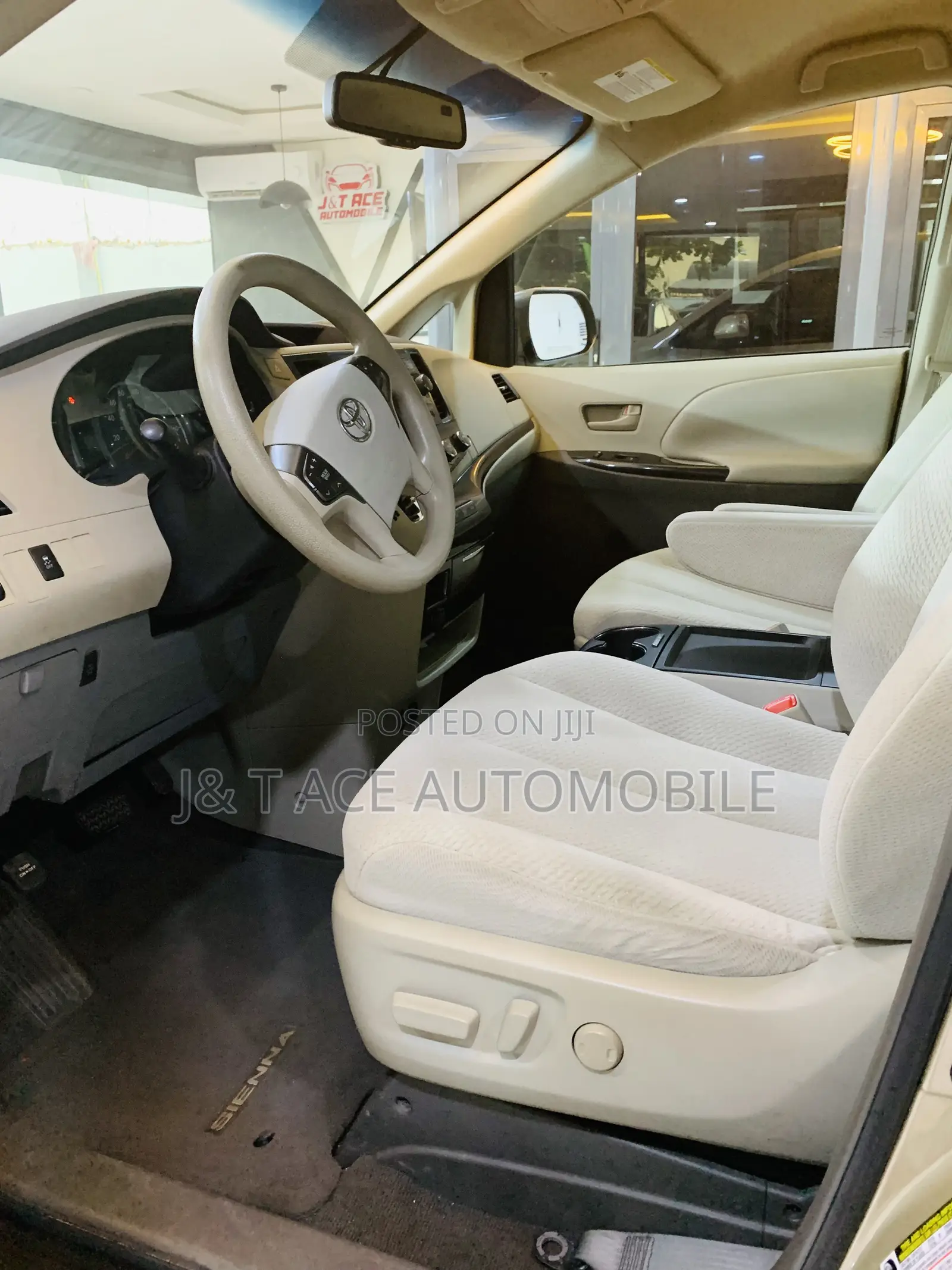 Toyota Sienna 2010 Gold