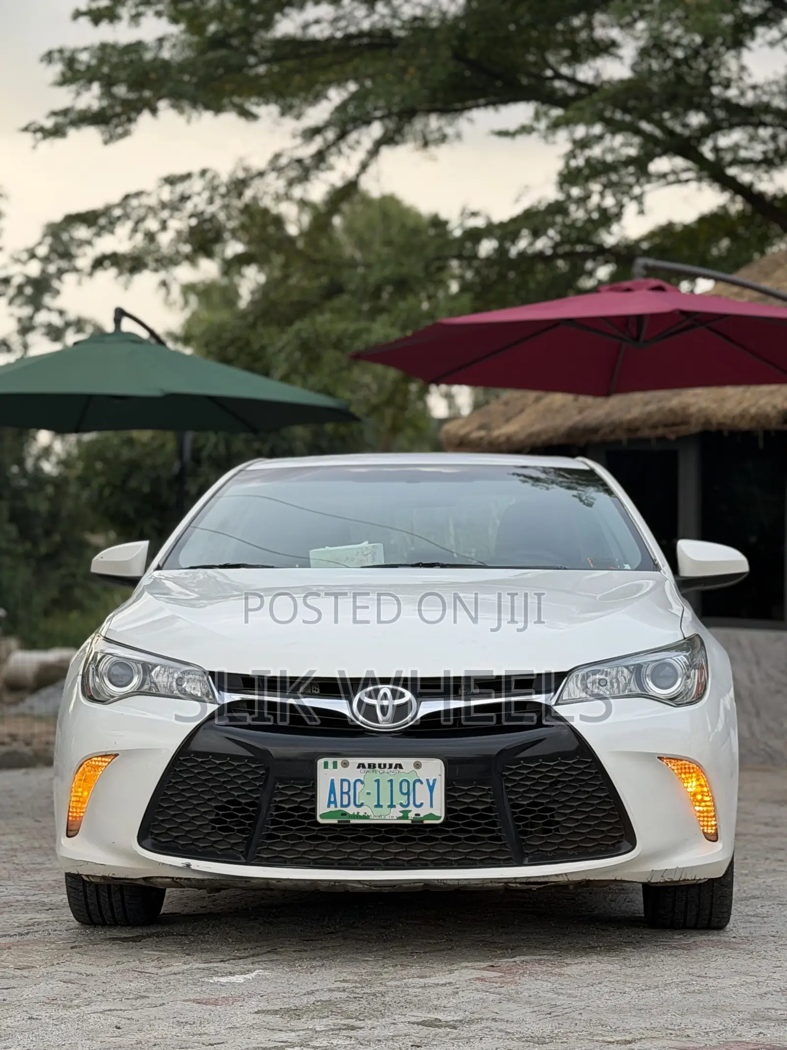 Toyota Camry SE w/Special Edition Pkg (2.5L 4cyl 6A) 2016 White