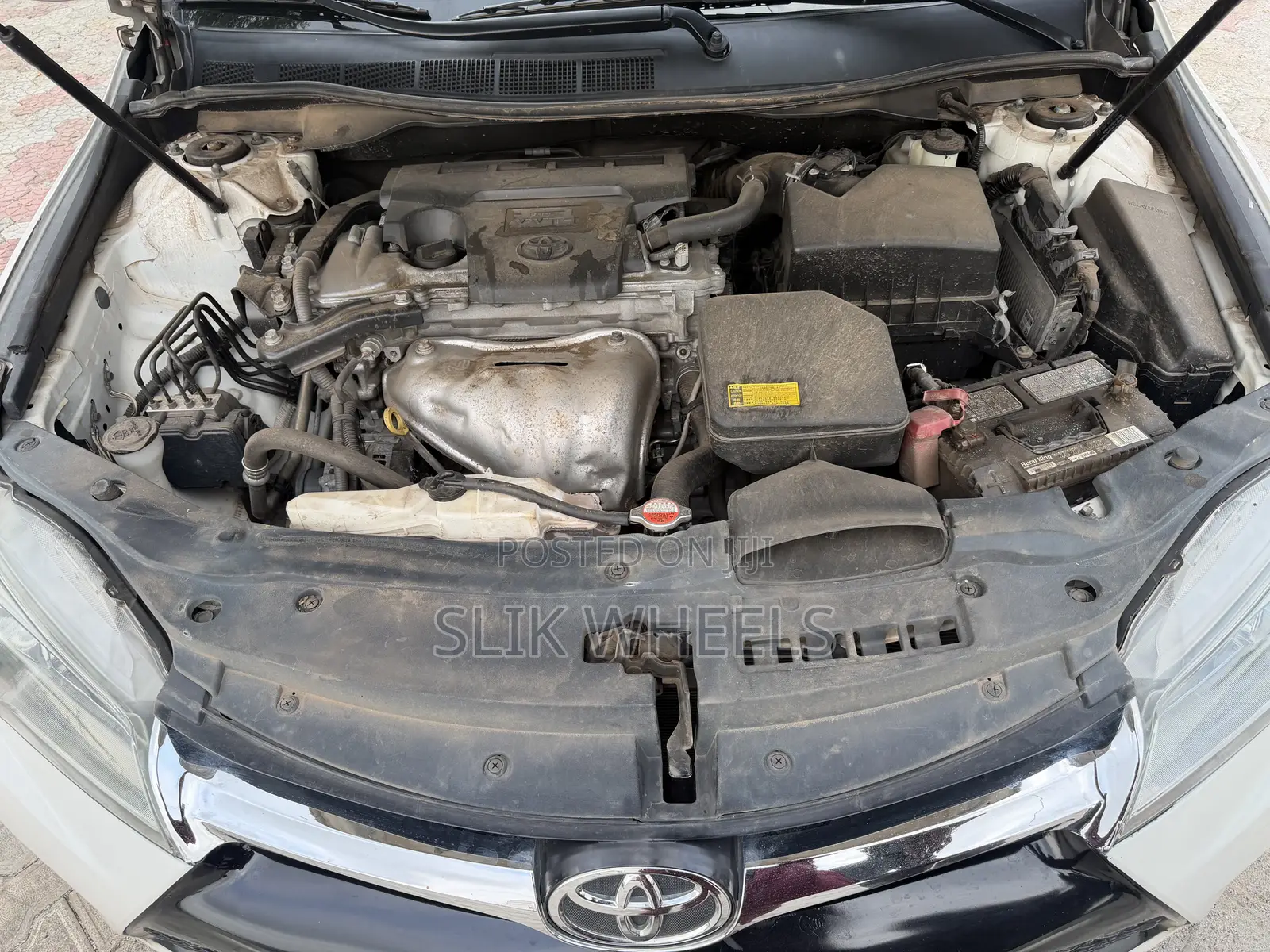 Toyota Camry SE w/Special Edition Pkg (2.5L 4cyl 6A) 2016 White