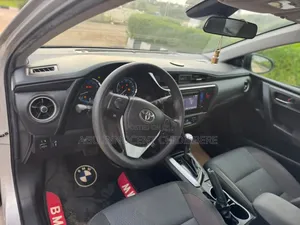 Toyota Corolla LE (1.8L 4cyl 2A) 2019 Silver