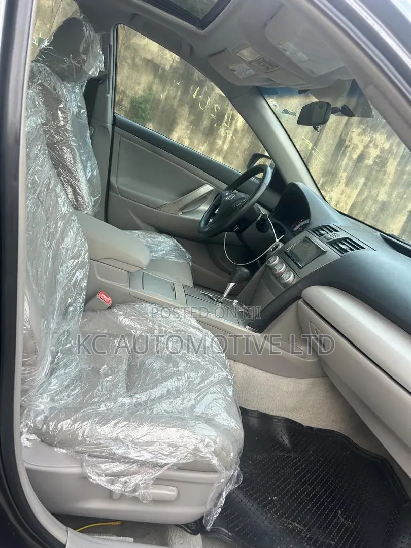Toyota Camry SE 4dr Sedan (2.5L 4cyl 6AM) 2010 Gray
