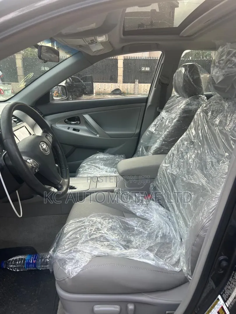 Toyota Camry SE 4dr Sedan (2.5L 4cyl 6AM) 2010 Gray