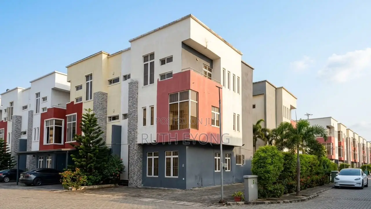 4bdrm Townhouse / Terrace in 𝗩𝗶𝗻𝘁𝗮𝗴𝗲 𝗣𝗮𝗿𝗸 2, Jakande for rent