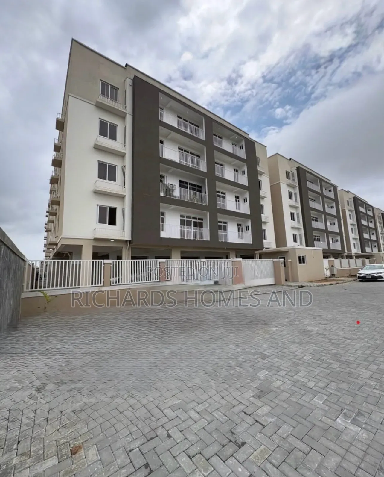 3bdrm Apartment in Osapa london for rent