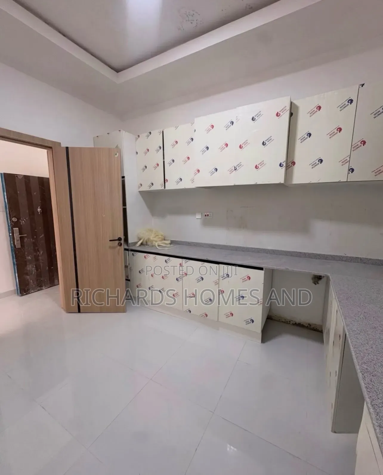3bdrm Apartment in Osapa london for rent