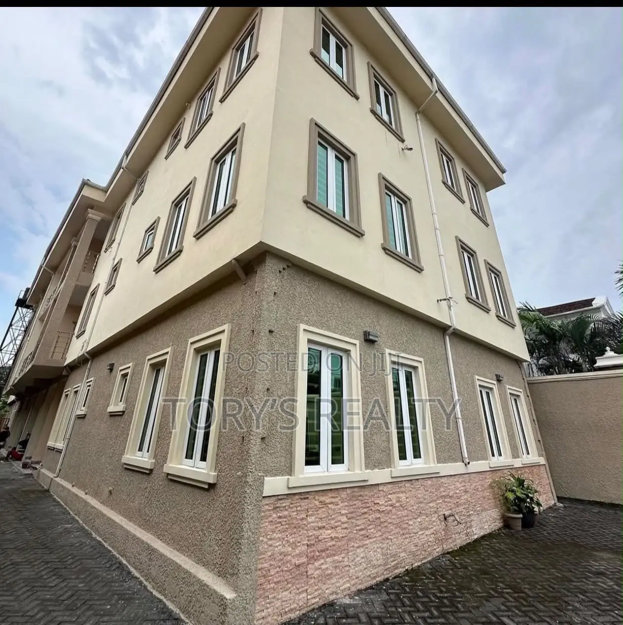 Furnished 3bdrm Apartment in Bourdillon for sale