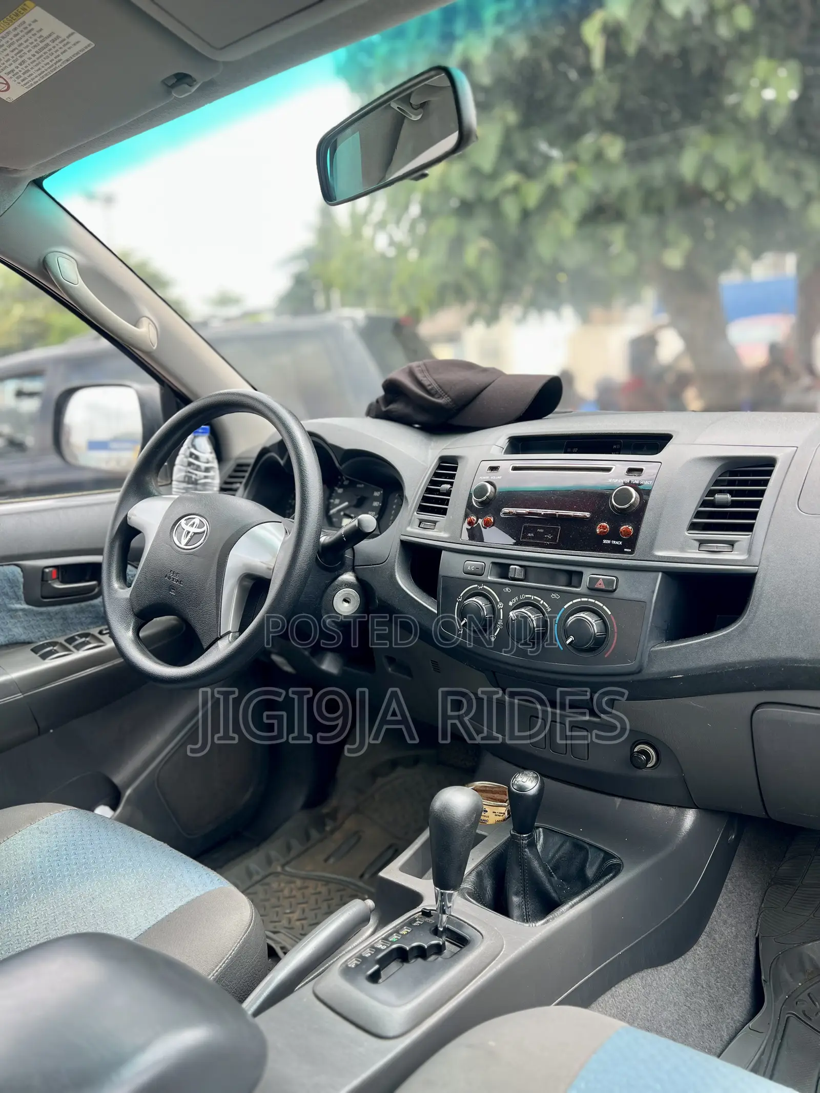 Toyota Hilux 2015 Gray