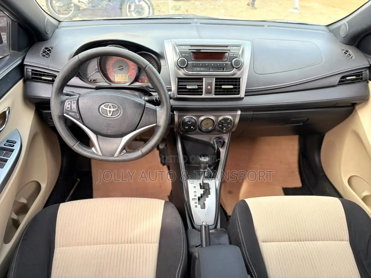 Toyota Yaris LE Hatchback 5dr 2015 Silver