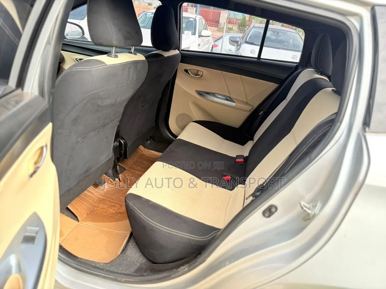 Toyota Yaris LE Hatchback 5dr 2015 Silver