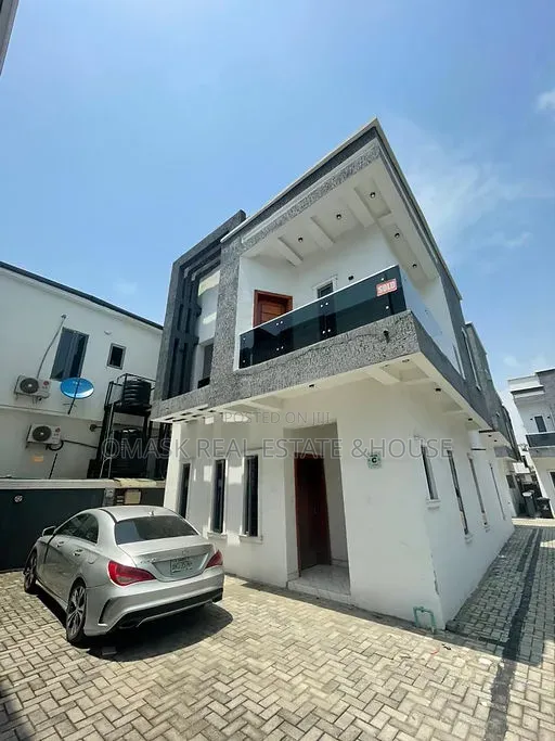 4bdrm Duplex in Ikota for sale