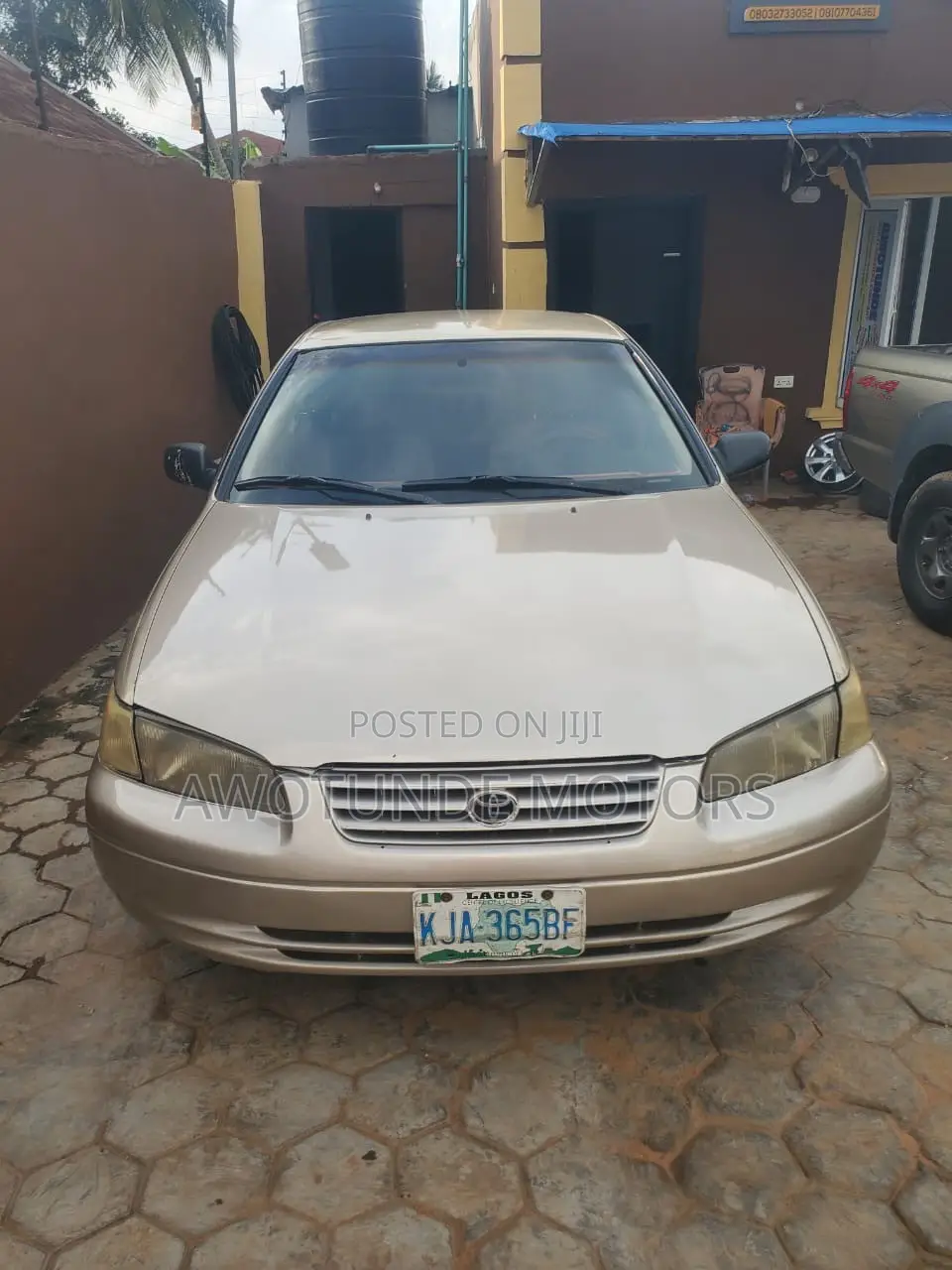Toyota Camry 2000 Gold