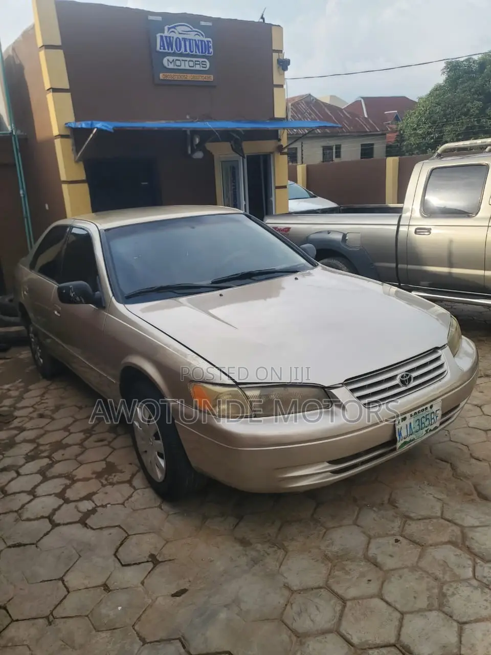 Toyota Camry 2000 Gold