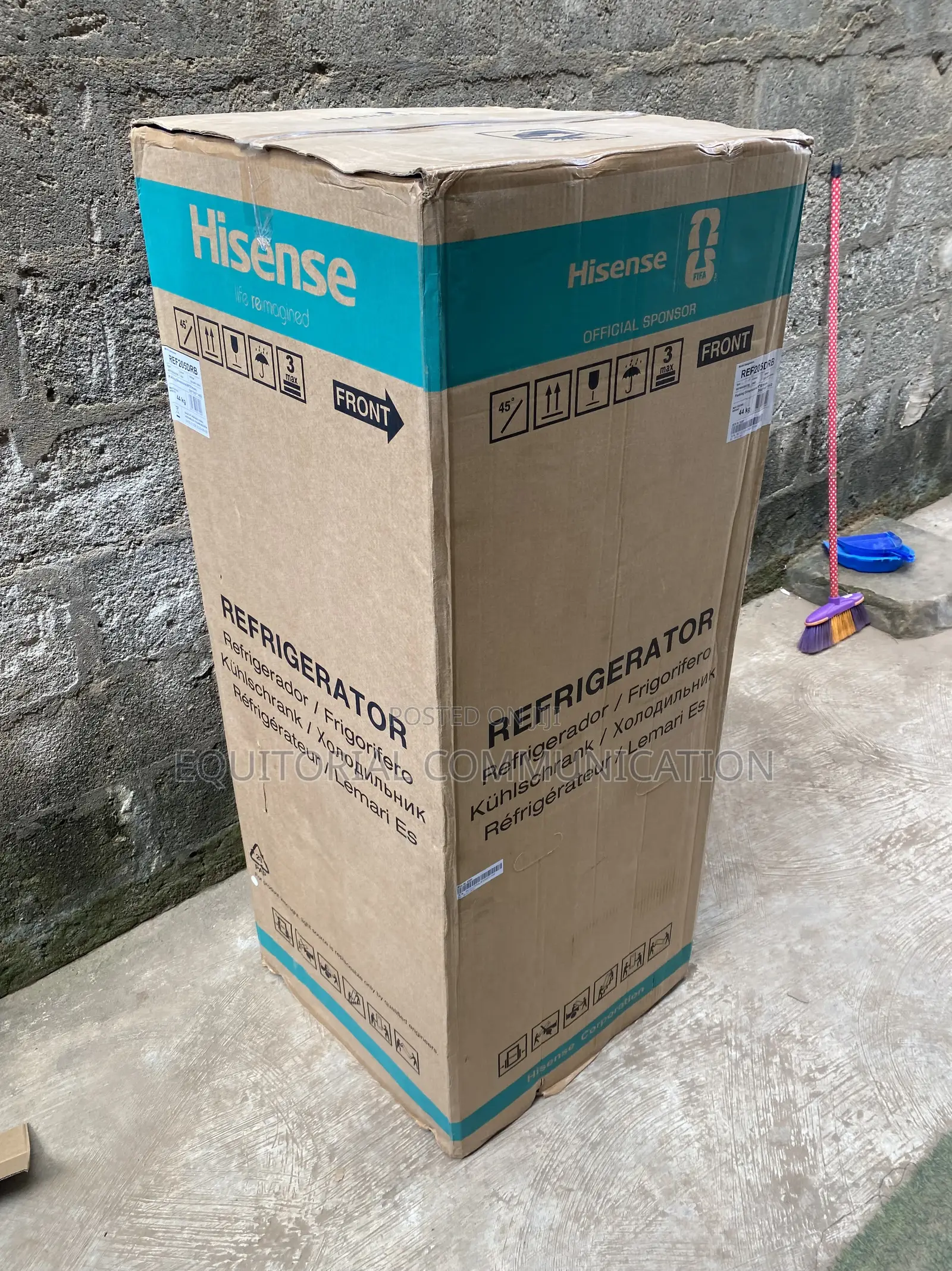 Hisense 204L Top Freezer Fridge With Built-in Water Dispenser